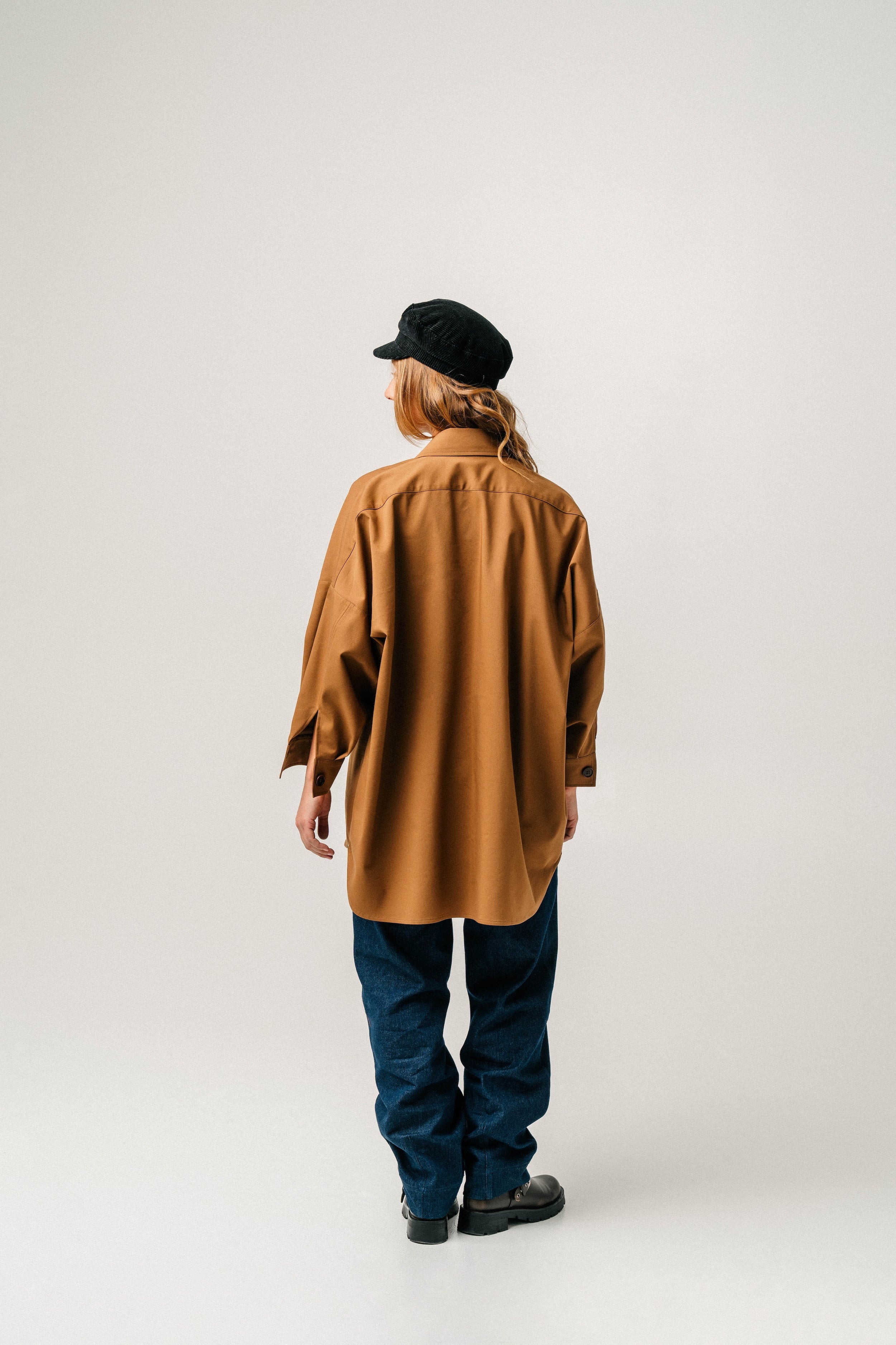 Rudi oversized marškiniai + denim kelnės